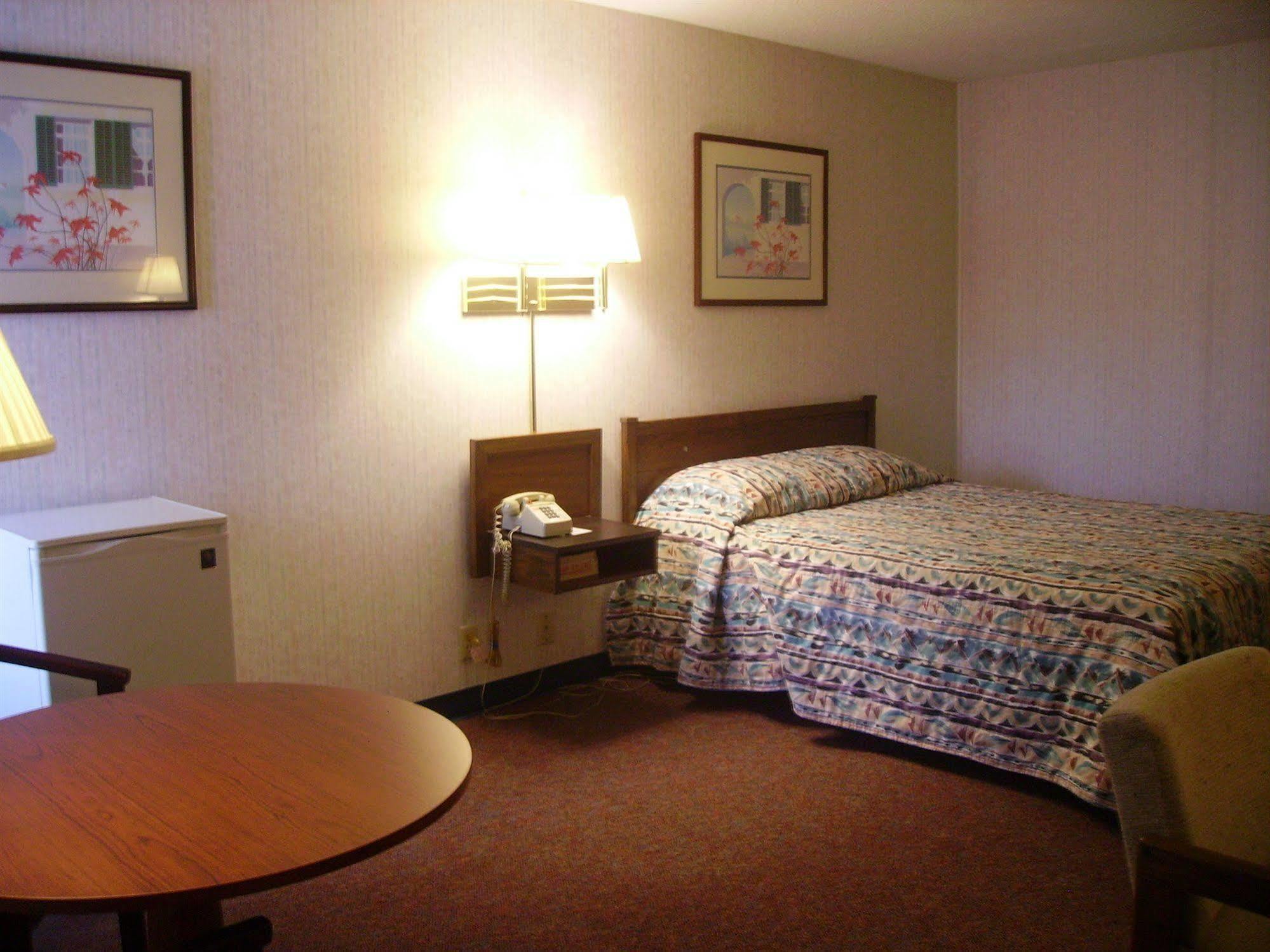 Red Carpet Inn Fanta Suites Hotel Greenwood Εξωτερικό φωτογραφία