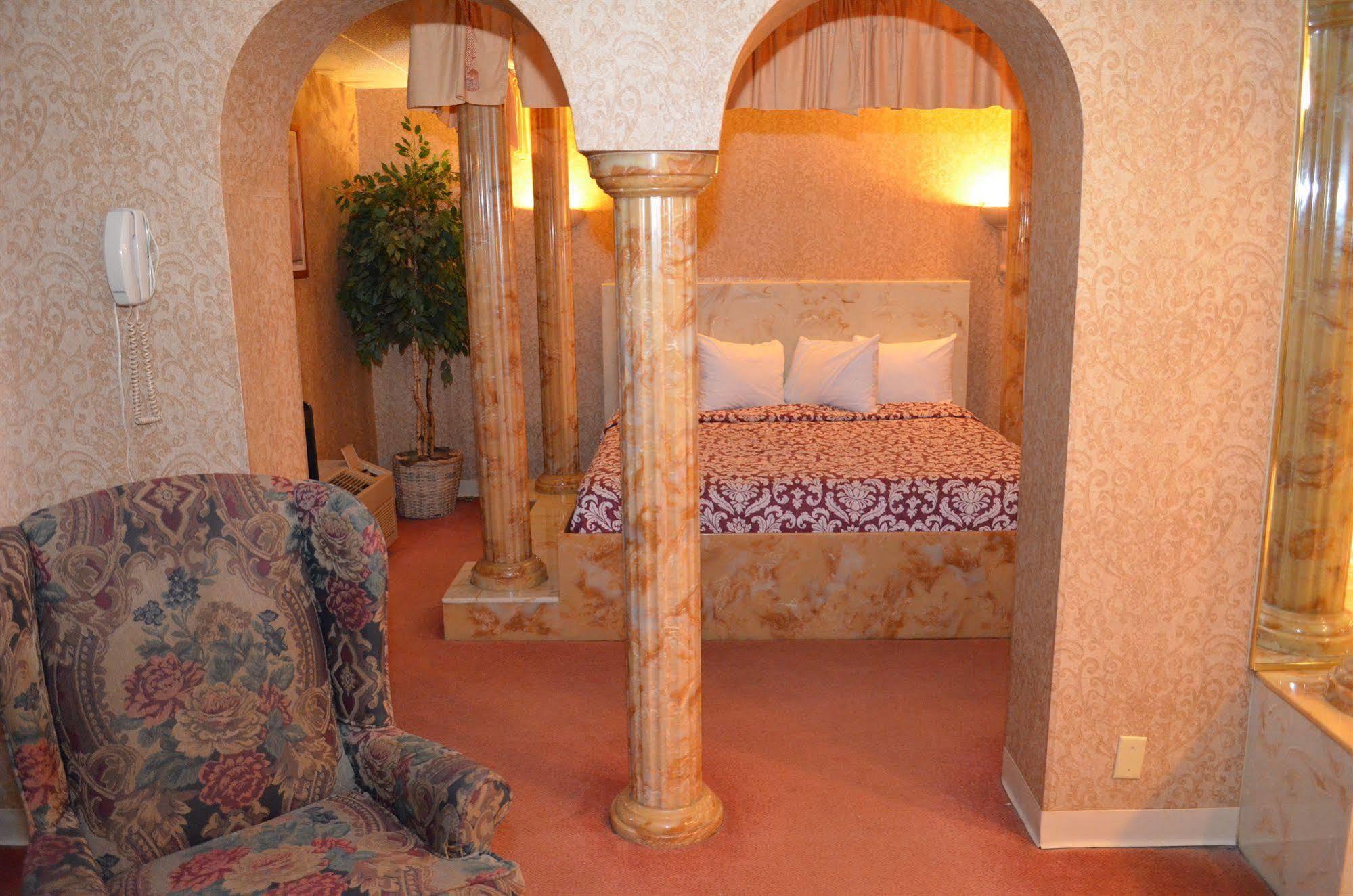 Red Carpet Inn Fanta Suites Hotel Greenwood Εξωτερικό φωτογραφία