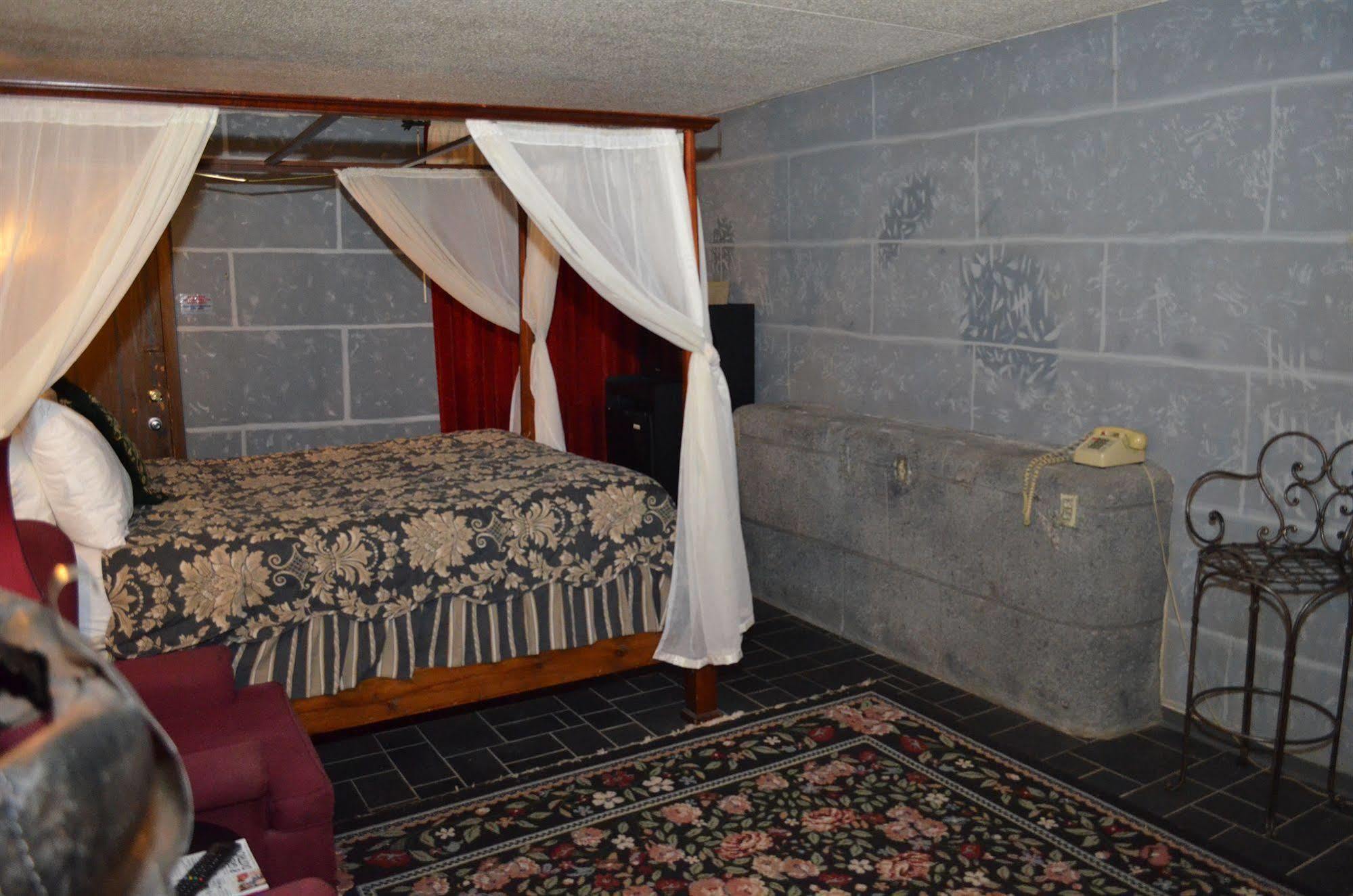 Red Carpet Inn Fanta Suites Hotel Greenwood Εξωτερικό φωτογραφία