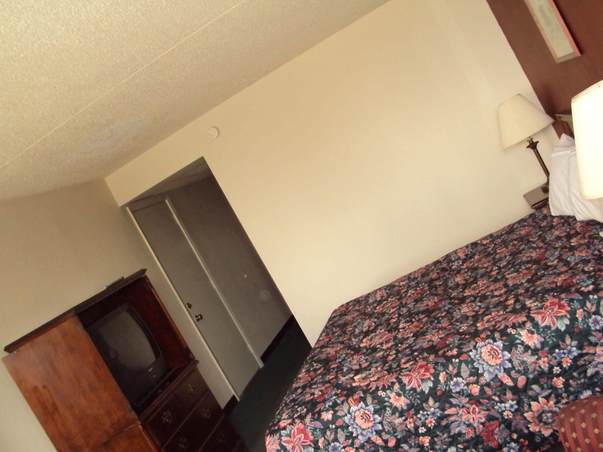 Red Carpet Inn Fanta Suites Hotel Greenwood Εξωτερικό φωτογραφία