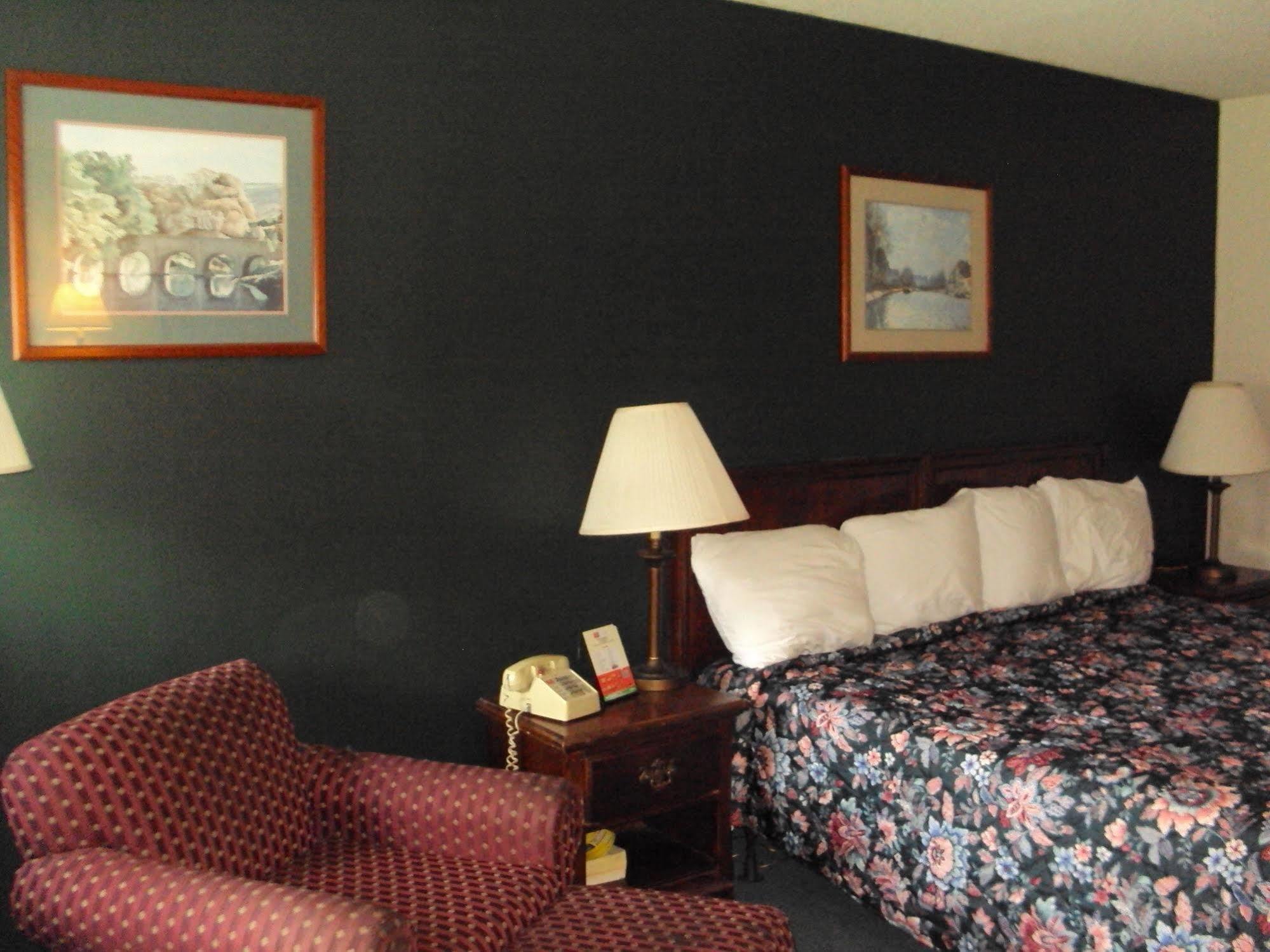 Red Carpet Inn Fanta Suites Hotel Greenwood Εξωτερικό φωτογραφία