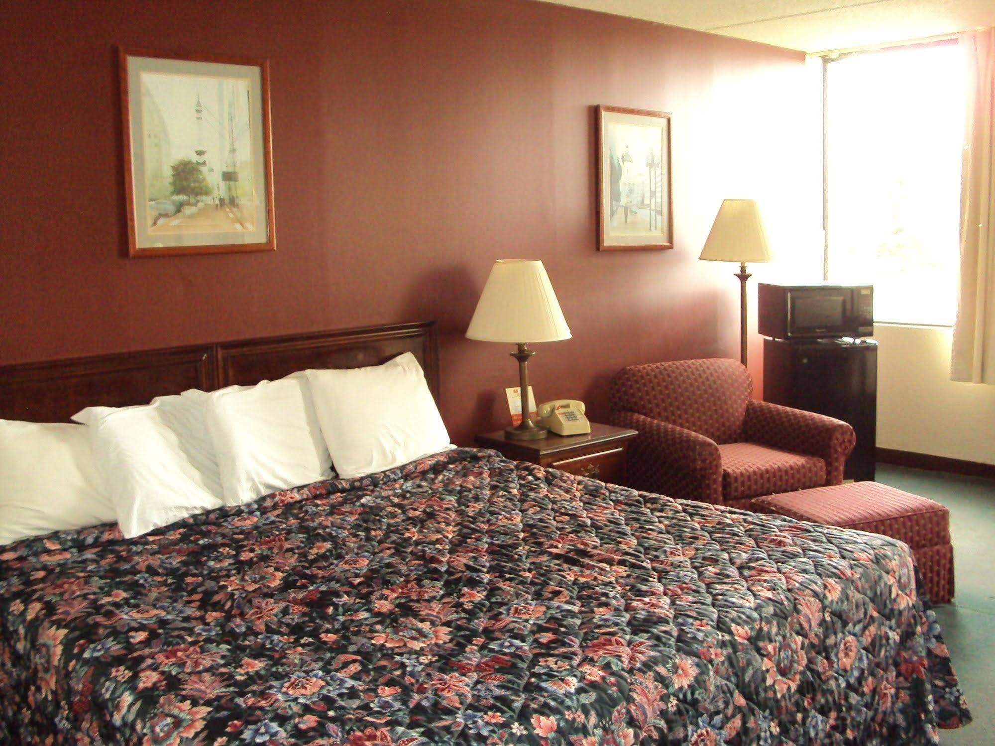Red Carpet Inn Fanta Suites Hotel Greenwood Εξωτερικό φωτογραφία